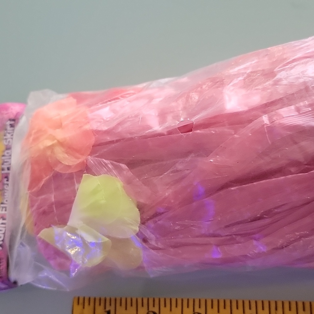 Hula Grass skirt. Plastic,elastic waist. Pink Med.